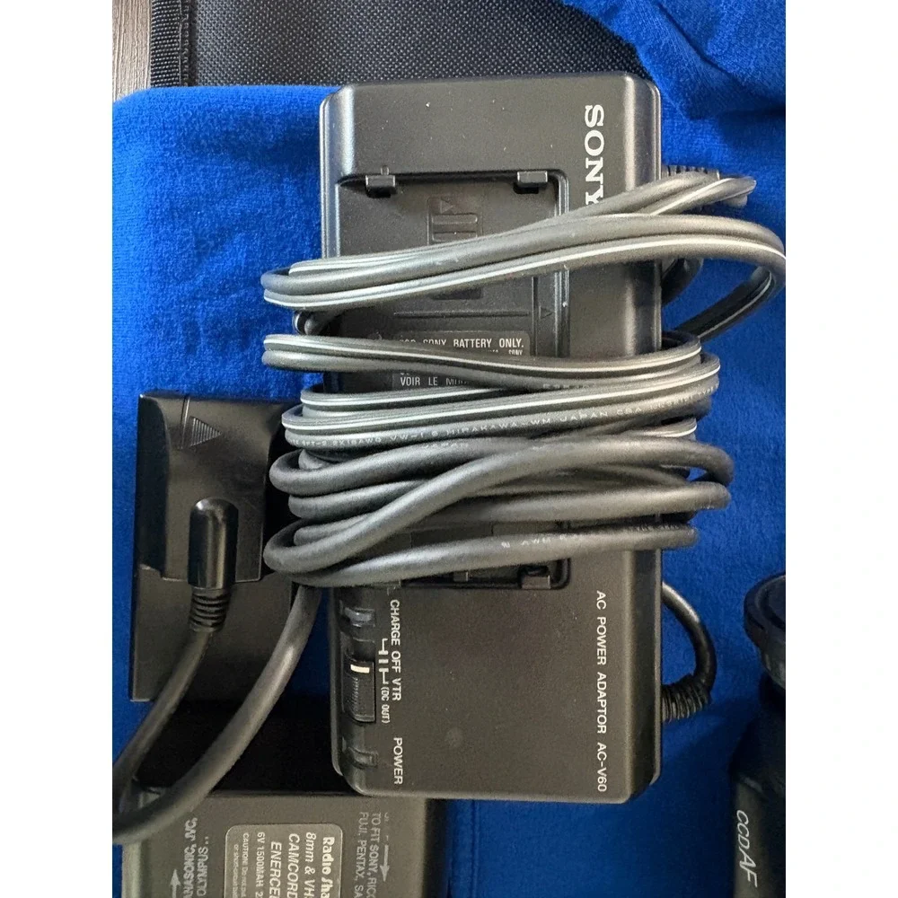 Sony Handycam CCD-F401 Video 8 Camcorder Bundle Remote AC-V60 Parts Repair